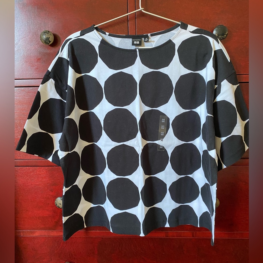 Uniqlo Black and White Circle Pattern Women's Tee